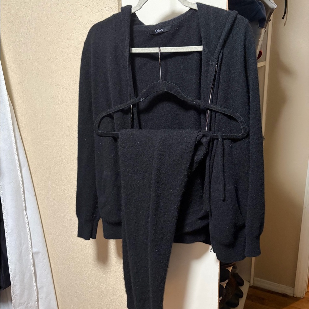 100% cashmere Quince Black Women's set